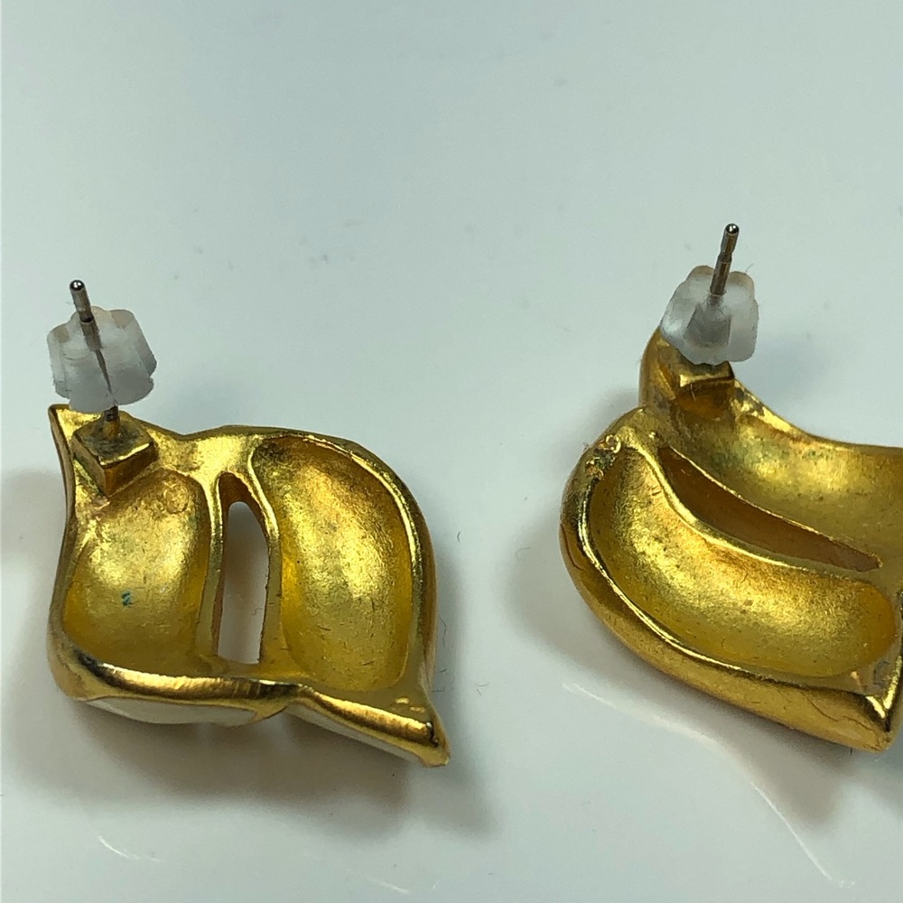 Vintage Gold Tone and Cream Enamel Earrings  Retro 80s  90s - Picture 8 of 9